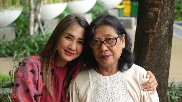 Ibunda Cut Memey Meninggal Dunia