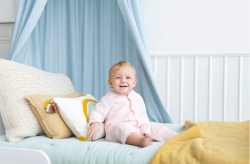 Untuk menciptakan suasana yang tenang di kamar bayi, faktor warna sangat penting. (Foto: Freepik)