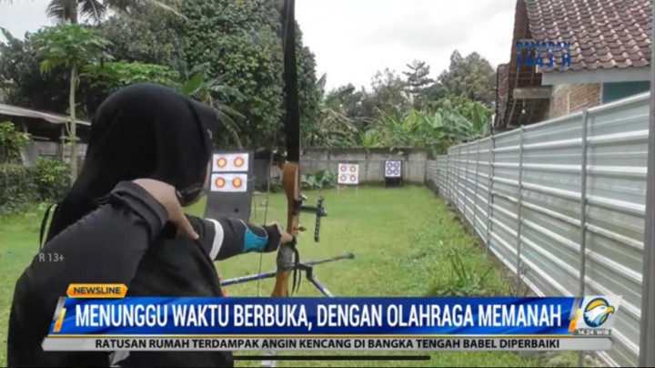 Remaja di Banjarnegara <i>Ngabuburit</i> Berlatih Panahan