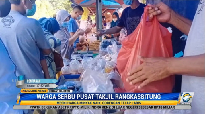 Warga Serbu Pusat Jajan Takjil Rangkasbitung Meski Harga Gorengan Melambung