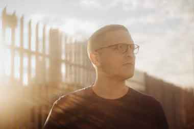 Floating Points Rilis Anthem Pesta Baru Bertajuk Grammar