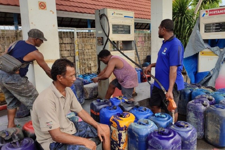 Nelayan Jayapura Bersyukur Harga Solar Subsidi Tetap Rp5.150 per Liter