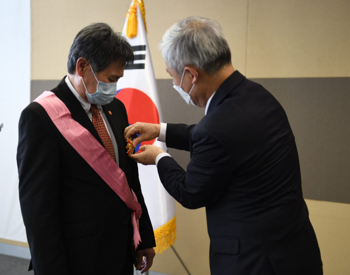 ASEAN Secretary-General Receives Gwanghwa Medal from South Korea