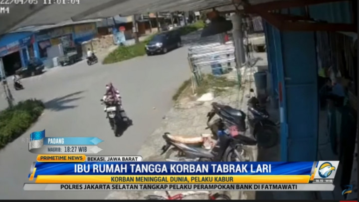 Terekam CCTV, Mobil <i>Ngacir</i> setelah Tabrak Ibu Pengendara Motor