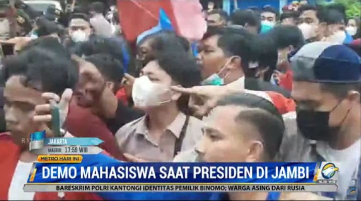 Mahasiswa Demo Protes Minyak Goreng dan Pertamax Saat Jokowi ke Jambi
