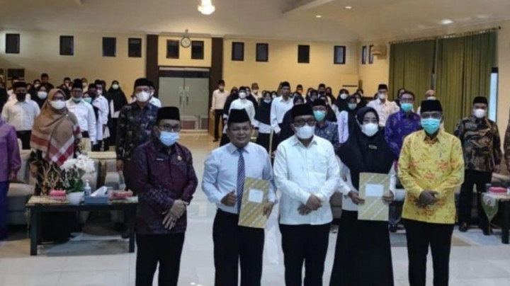 Kemenag Serahkan 7.380 SK Pengangkatan Calon PPPK Guru dan Dosen
