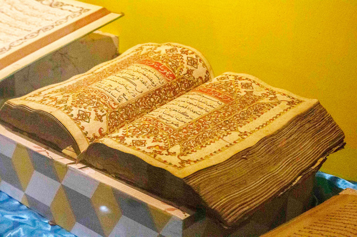 Menengok Alquran Tulis Tangan Berumur 200 Tahun di Palu