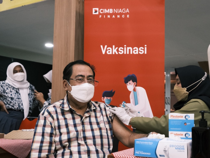 Vaksin <i>Booster</i> Bantu Pulihkan Ekonomi Masyarakat