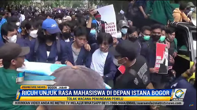 Ricuh unjuk rasa mahasiswa di depan Istana Bogor. Foto: Dok/Metro TV