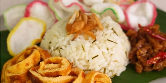 Menu Buka Puasa: Resep Nasi Gurih Daun Jeruk