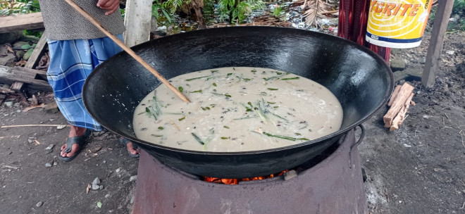 Proses pembuatan bubur kanji rumbi di Desa Rhing Blang, Kecamatan Meuredu, Kabupaten Pidie Jaya, Provinsi Aceh. Foto: Medcom.id/Fajri Fatmawati