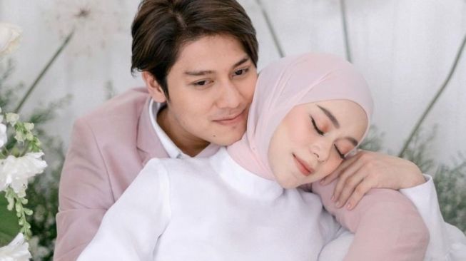 Viral Video Lesti Kejora Dan Rizky Billar Terima Uang Sekoper Dari