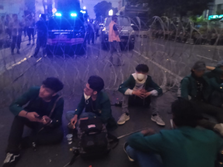 Lewati Jam Unjuk Rasa, Polisi di Bogor Negosiasi dengan Mahasiswa