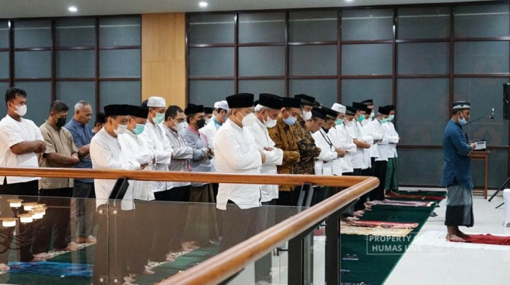 UNS Kembali Gelar Tarawih Keliling, Ini Pesan Rektor