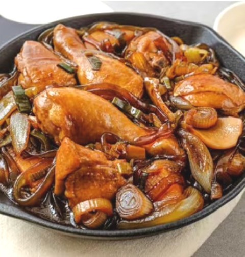 Resep ayam saus kecap yang spesial untuk keluarga. (Foto: Dok. Endeus TV)