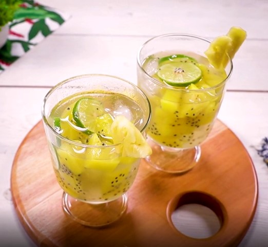Es setup nanas dengan selasih, dijamin segar dan antigagal. (Foto: Dok. Endeus TV)