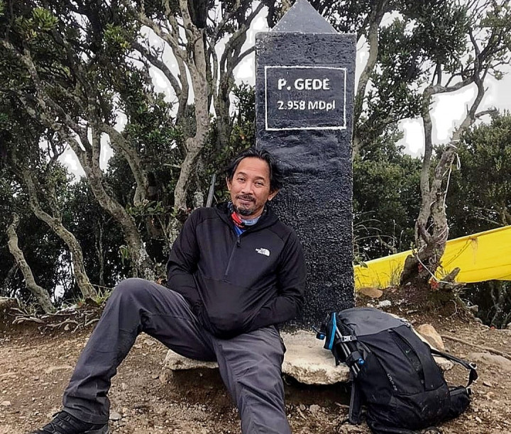 Makki Ungu Bangga Bisa Jelajahi Tujuh Gunung Indonesia
