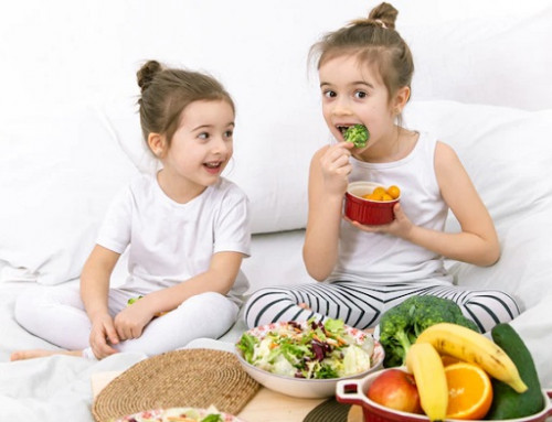 Cara terbaik untuk membuat anak-anak mau mengonsumsi makanan yang tidak mereka sukai adalah dengan memberikan makanan tersebut secara berulang-ulang.  (Foto: Ilustrasi. Dok. Freepik.com)