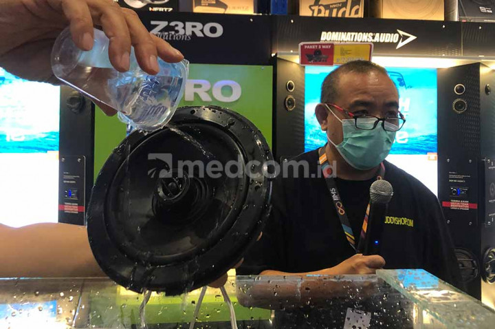 Speaker dan Amplifier ini Sudah Kebal dari Cipratan Air?
