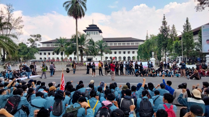 Ratusan Mahasiswa Mulai Geruduk Kantor Gubernur Jabar