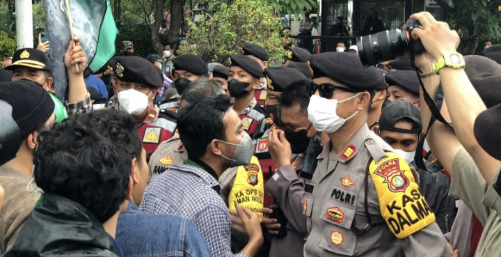 Mahasiswa Kukuh ke Istana, Lalu Lintas Jadi Tersendat