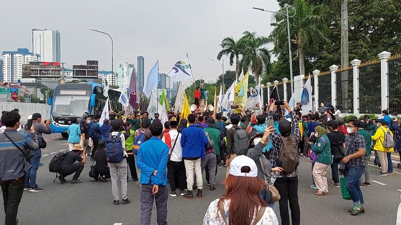 Aksi mahasiswa di sekitar ge