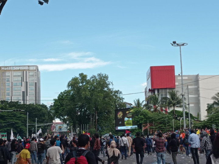 Minta Rekannya Dibebaskan, Massa Aksi di Palembang Menolak Bubar