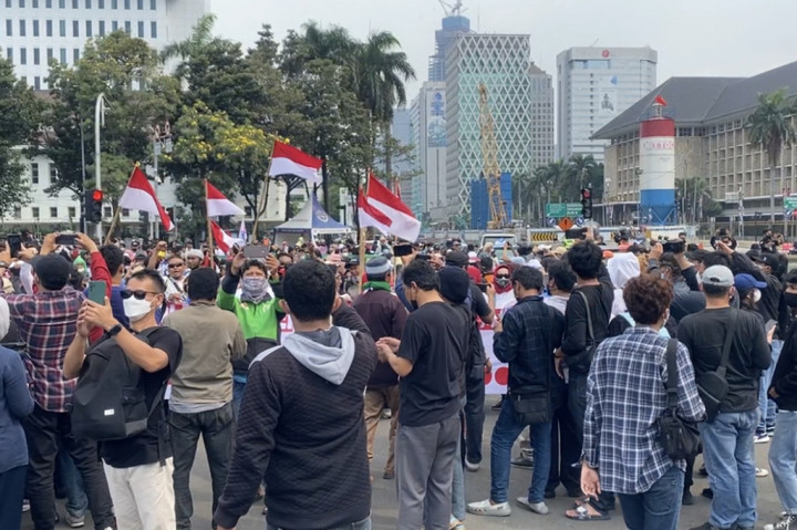 Demonstran Serbu Patung Kuda, Lalu Lintas Tersendat