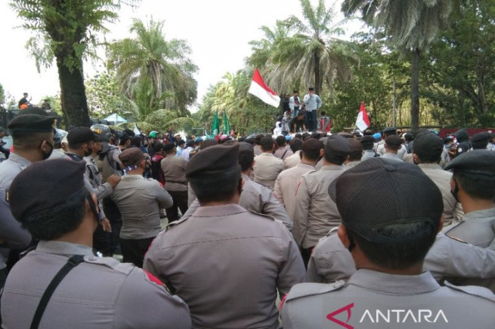 Seorang Perwira Polisi di Kendari Meninggal Saat Amankan Demo Mahasiswa