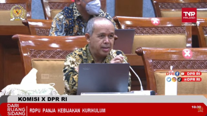 Perubahan Kurikulum Disebut Singkirkan Persoalan Krisis Guru PNS