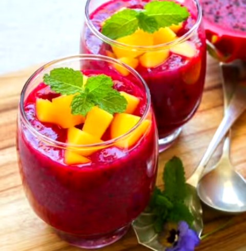 Segarnya Es Buah Naga, Cocok Juga untuk Buka Puasa