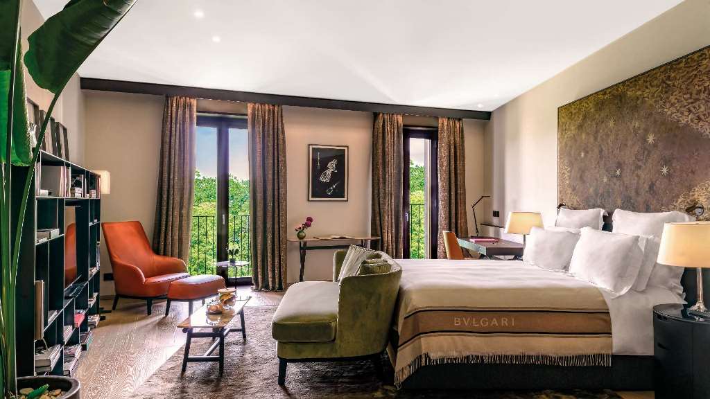 Hotel Bulgari Milan tak hanya nyaman untuk staycation saat berada di Italia, tetapi juga menghabiskan malam dalam kemewahan nan gaya. Sumber foto Hotel Bulgari Milan.