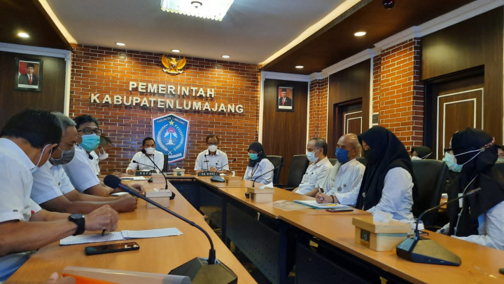 Kejar Target, Vaksinasi Covid-19 di Lumajang Digelar Malam Hari