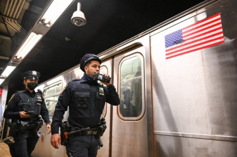 Polisi Terus Buru Pelaku Penembakan Stasiun Bawah Tanah New York