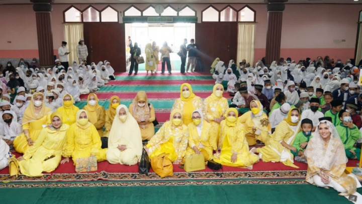 Santuni Yatim, Istri Anggota FPG DPR Ingin Suaminya Kerja Berkah