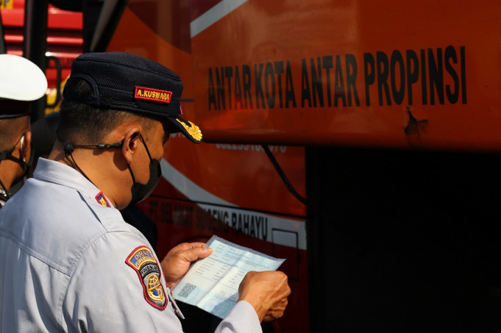 Tak Laik Jalan, 3 Bus Jurusan Bandung-Surabaya Dikandangkan
