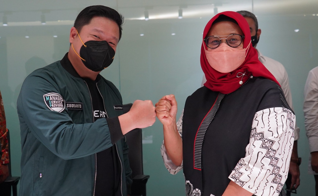 Akuisisi saham Hypernet oleh XL Axiata