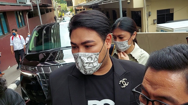 Didampingi Pengacara, Ivan Gunawan Penuhi Panggilan Bareskrim