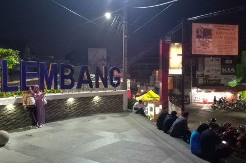 Buka Puasa, Sepasang Remaja Mesum di Alun-Alun Lembang Bandung