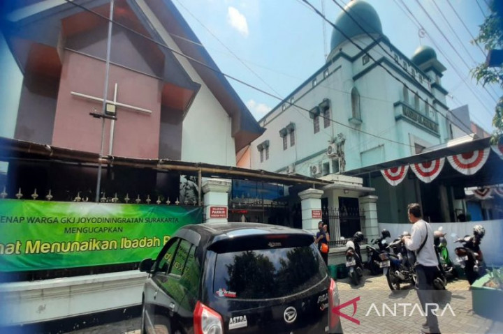 Wujud Toleransi Masjid Al Hikmah Kota Solo di Malam Ibadah Kamis Putih Umat Katolik