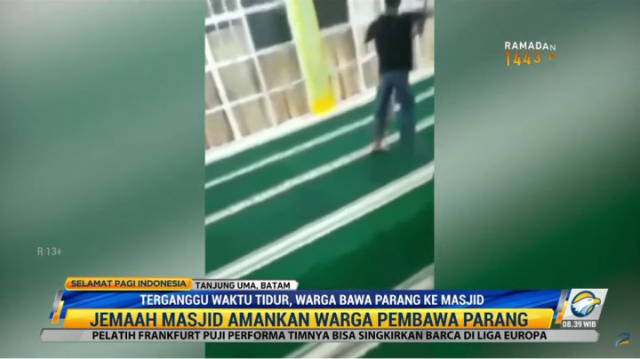 Terganggu Suara Bangunkan Sahur, Seorang Pria Bawa Parang ke Masjid