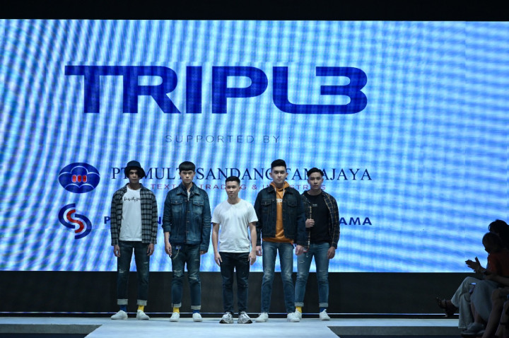 Triple Bangga Tampil di Indonesia Fashion Week 2022