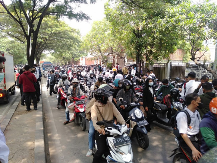 Ribuan Pelamar Berjubel Langgar Prokes, Ini Penjelasan Lior Air