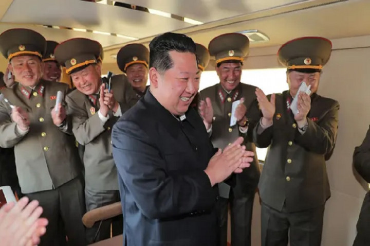 Korut Sebut Kim Jong-un Saksikan Uji Coba Senjata Taktis Terbaru