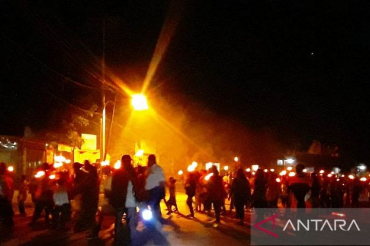 Ribuan Umat Krsitiani di Biak Gelar Pawai Obor Fajar Paskah