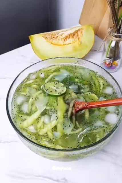 Manis dan Asam Es Kuwut Melon Bikin Segar Tenggorokan