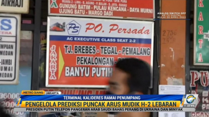 Terminal Kalideres Ramai Penumpang yang Pilih Mudik Lebih Cepat