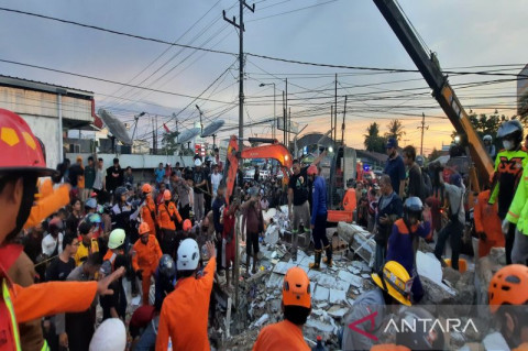 Alfamart di Banjar Kalsel Ambruk, 15 Orang Terjebak Reruntuhan