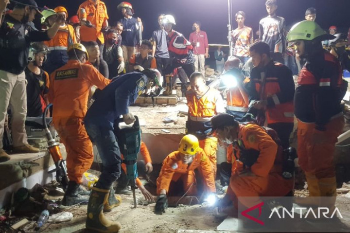 3 Korban Tertimbun Reruntuhan Bangunan Alfamart di Banjar Meninggal