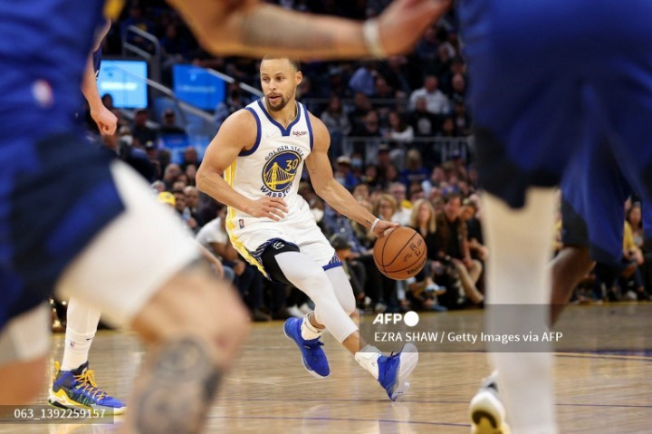 Playoff NBA: Curry Gemilang, Warriors Unggul 2-0 atas Nuggets